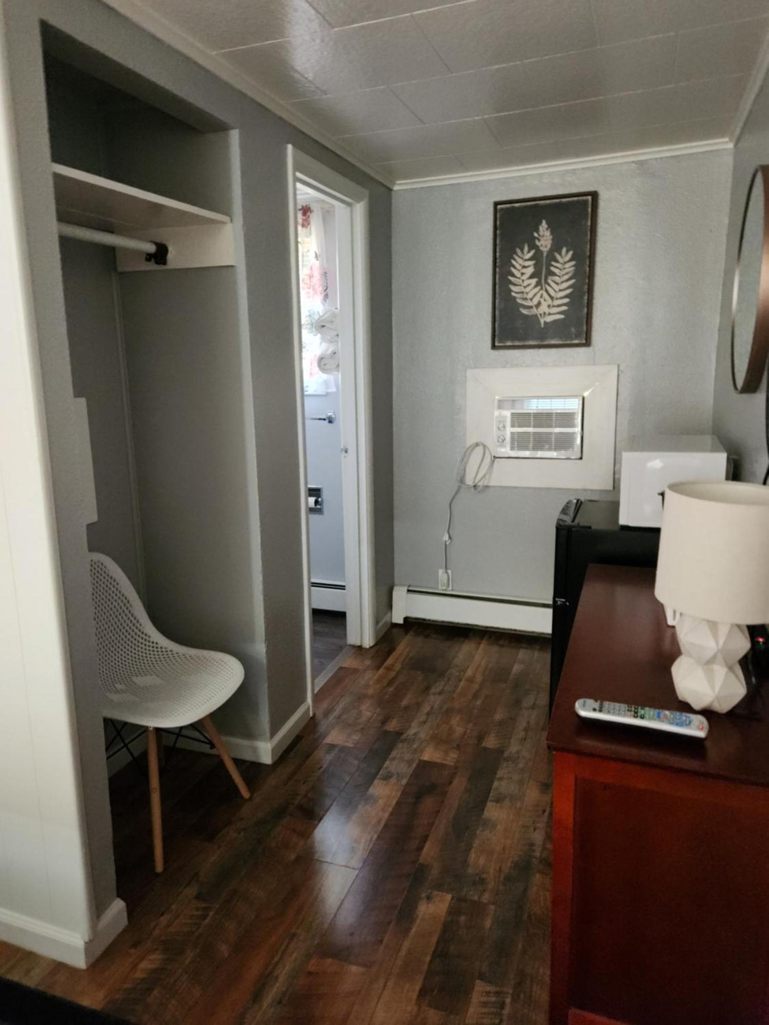 Sage Motel Greybull Room photo