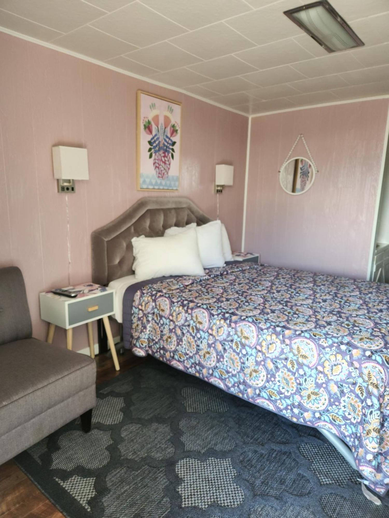 Sage Motel Greybull Room photo